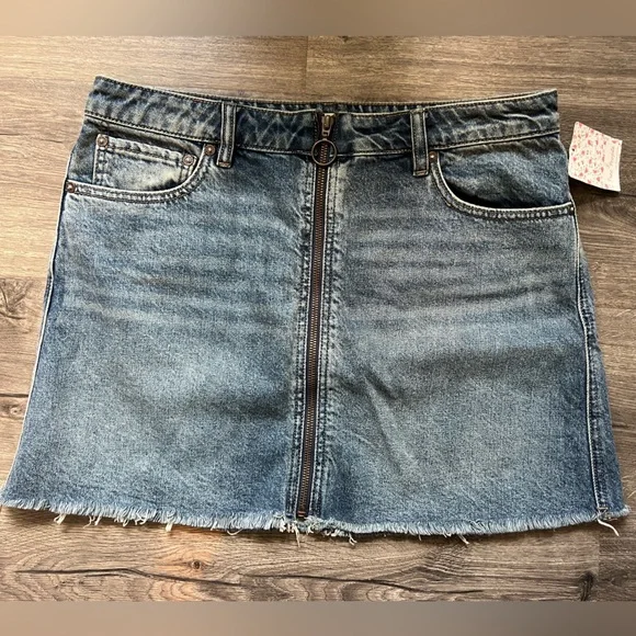 Free People We The Free Zip It Up Denim Mini Skirt A-Line Frayed Hem 31 NWT - Picture 11 of 12